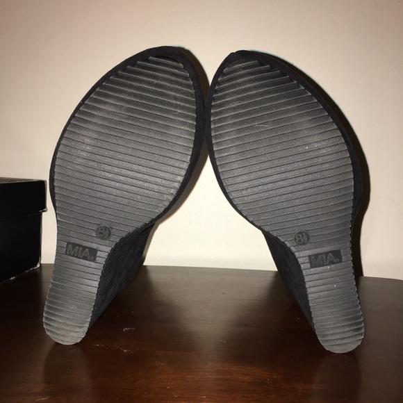 MIA Ivette Wedges - Black - WORN ONCE - Picture 8 of 8